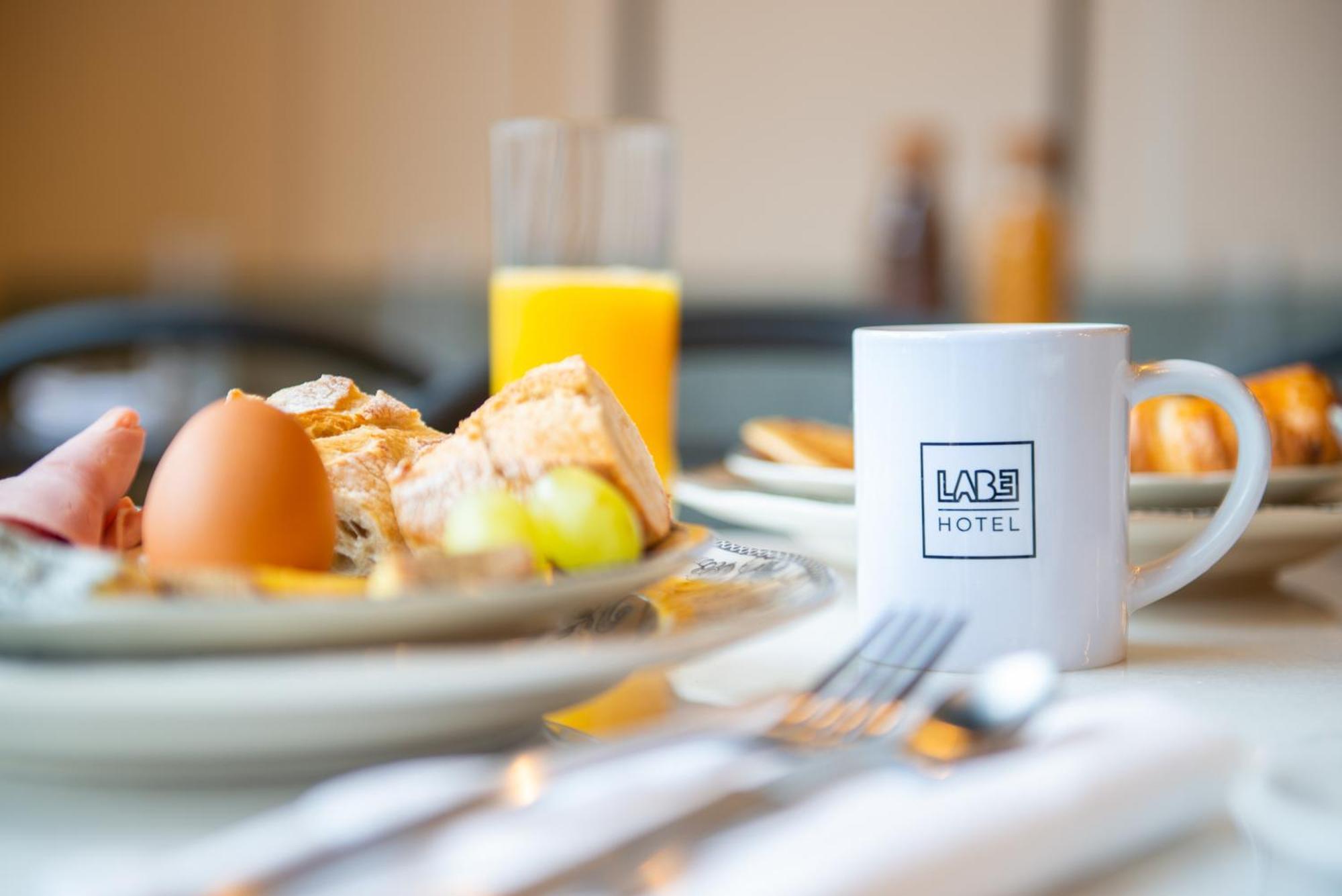 Labe Hotel Tours Centre Gare Bagian luar foto